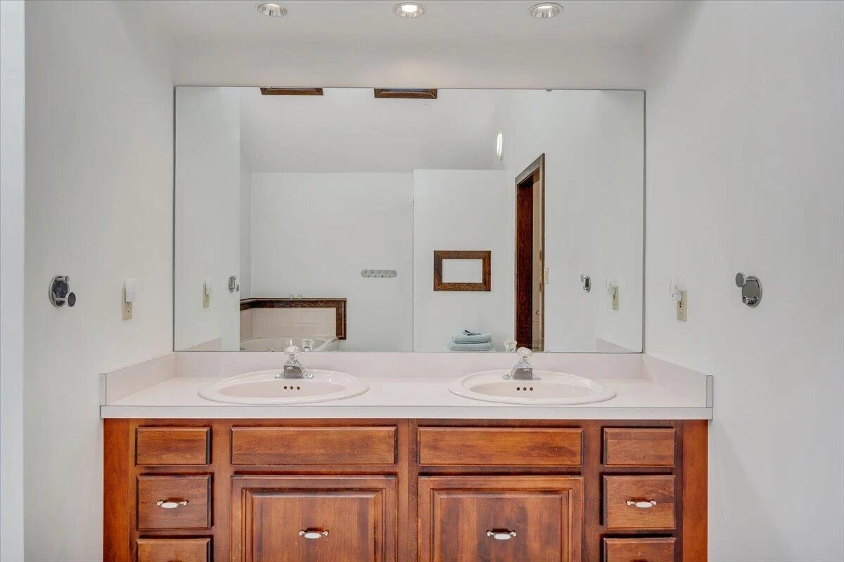 312 Spring DR - Photo 33