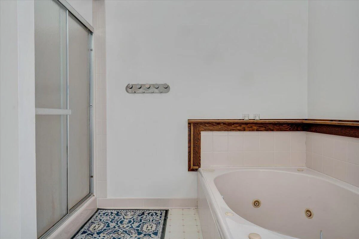 312 Spring DR - Photo 34