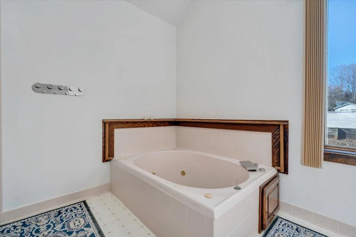 312 Spring DR - Photo 35