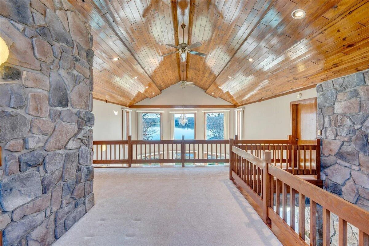 312 Spring DR - Photo 6