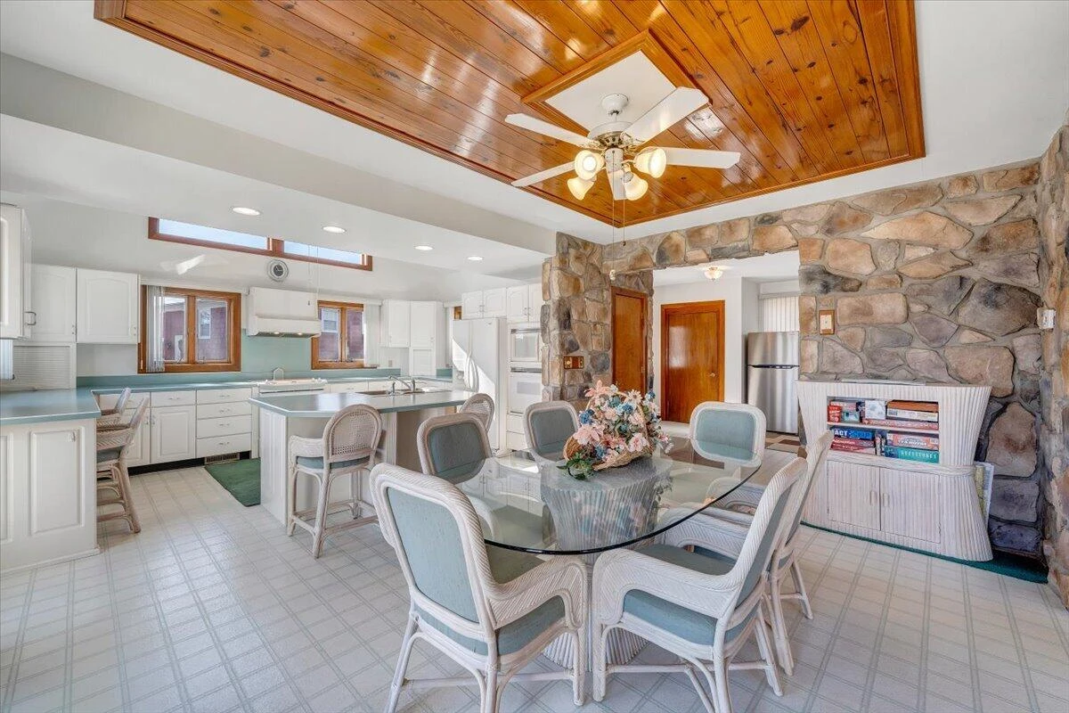 312 Spring DR - Photo 46