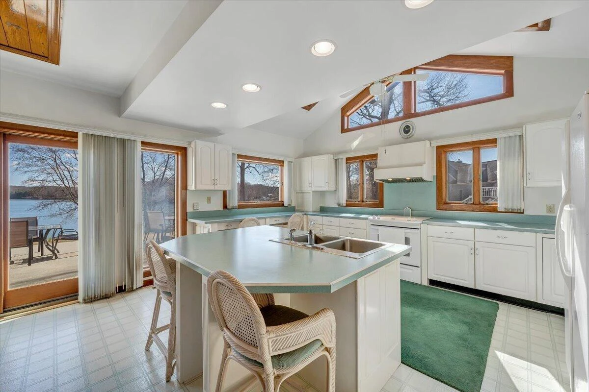 312 Spring DR - Photo 48