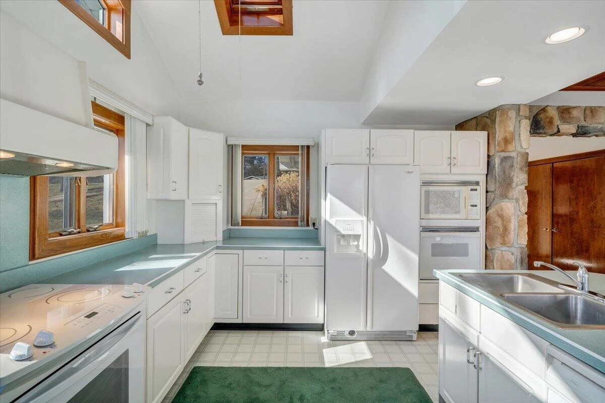 312 Spring DR - Photo 49