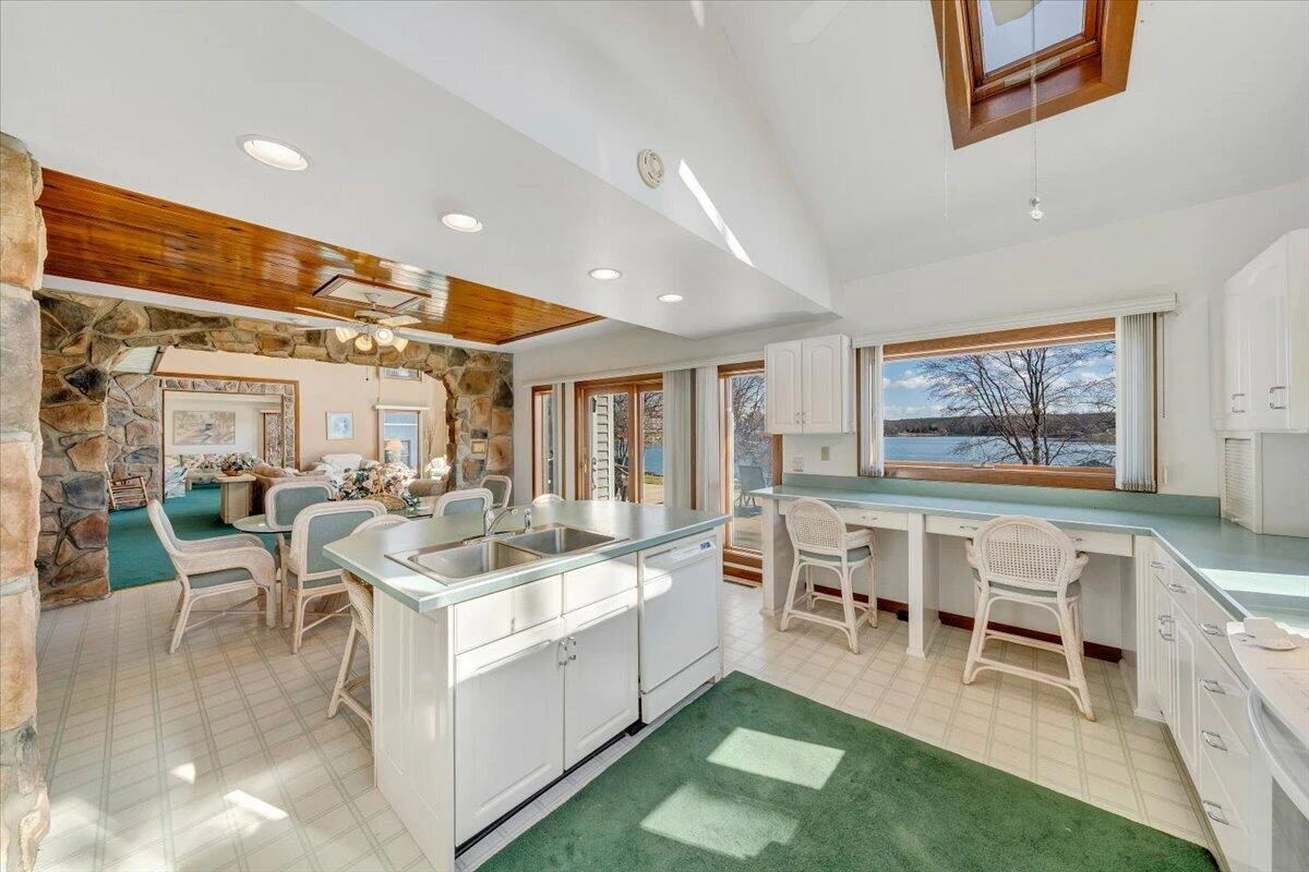 312 Spring DR - Photo 50