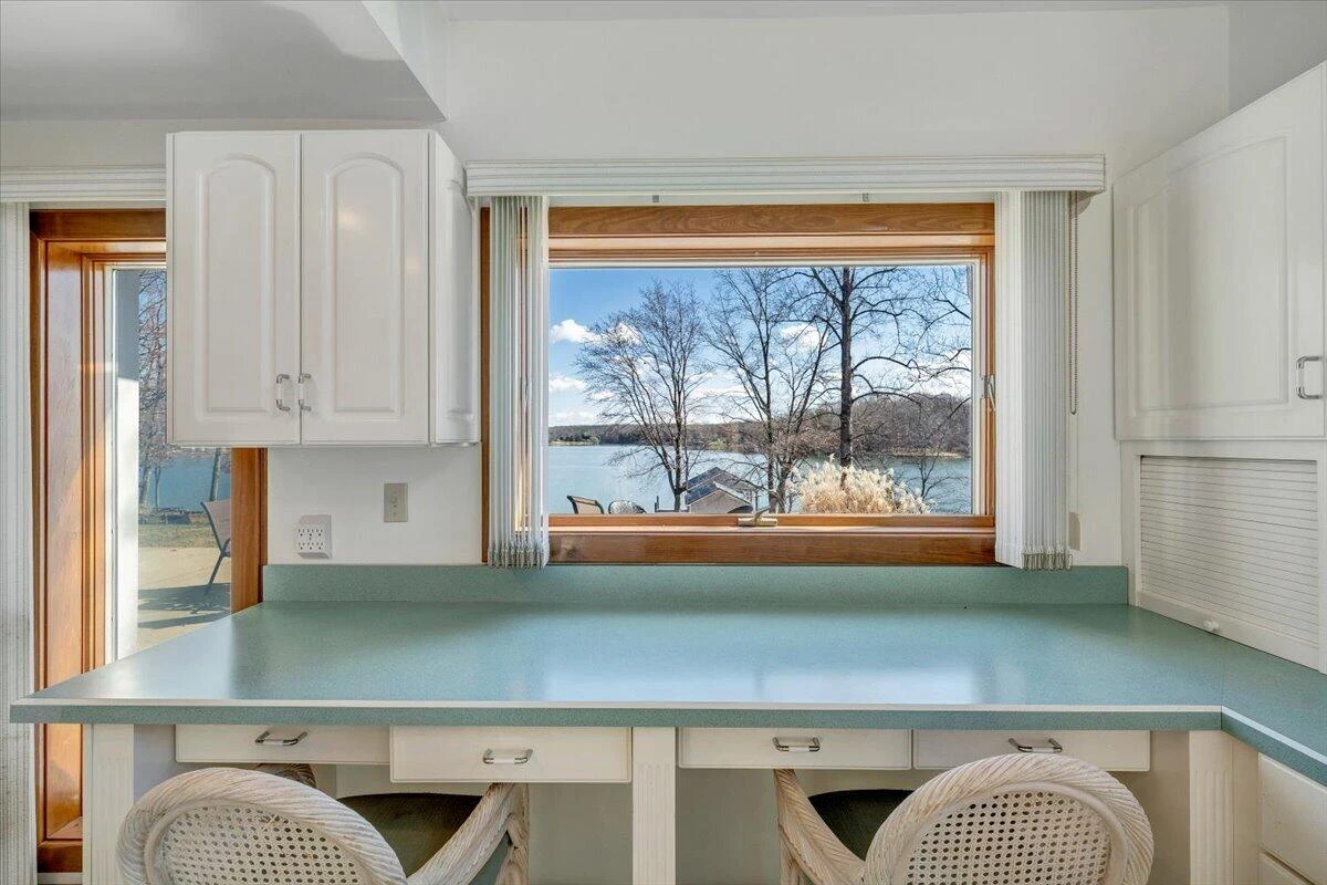 312 Spring DR - Photo 52