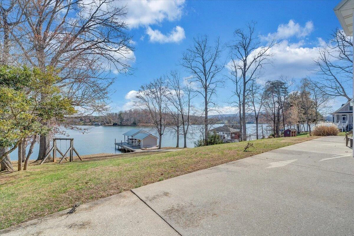 312 Spring DR - Photo 56