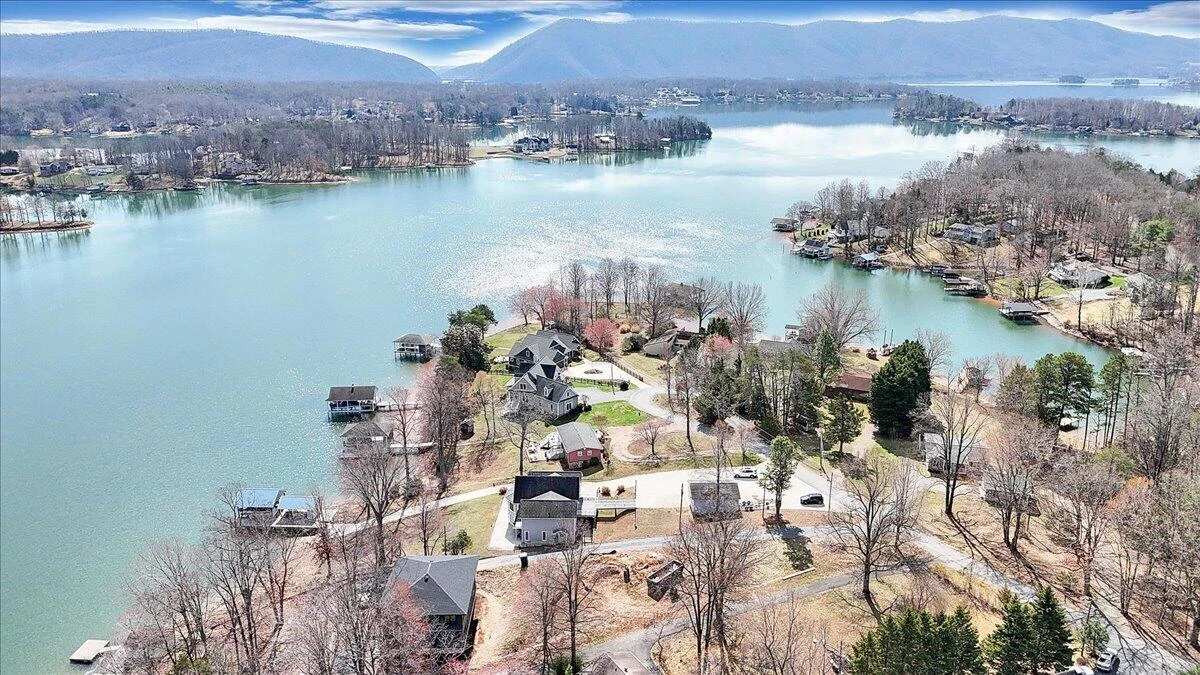 312 Spring DR - Photo 73