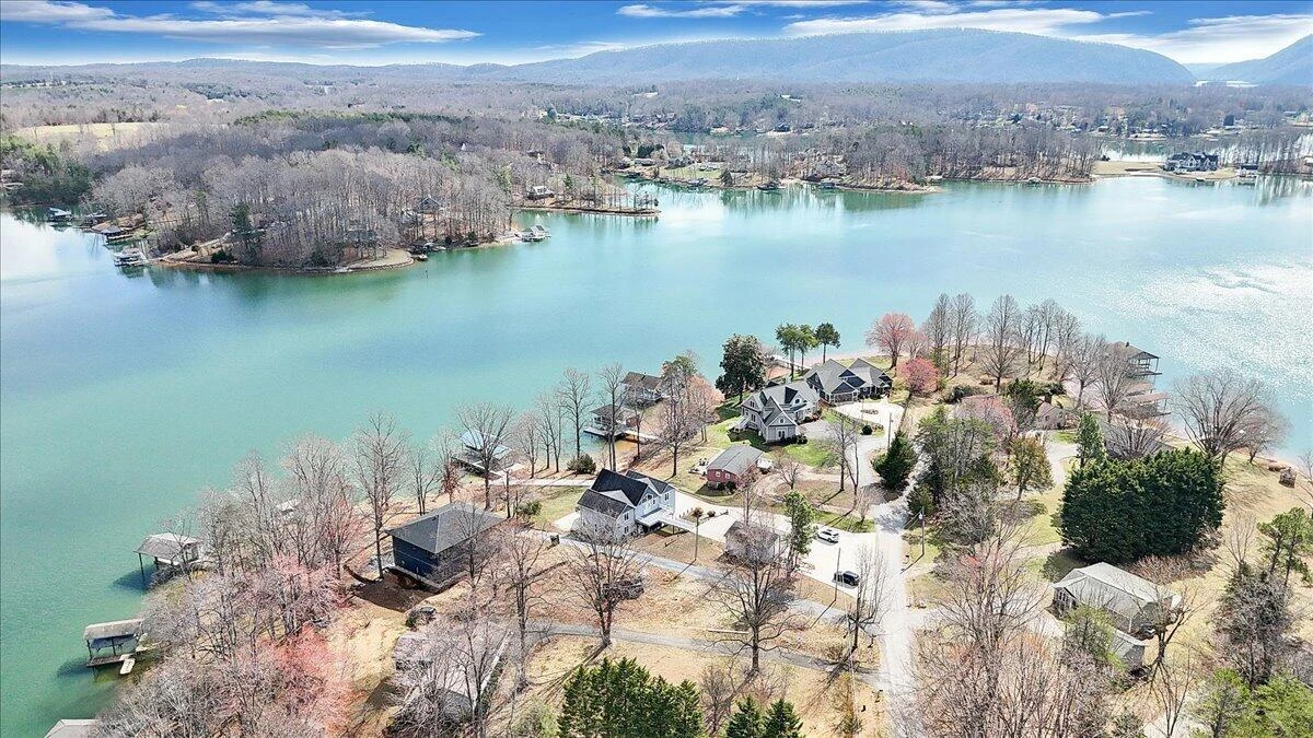 312 Spring DR - Photo 75