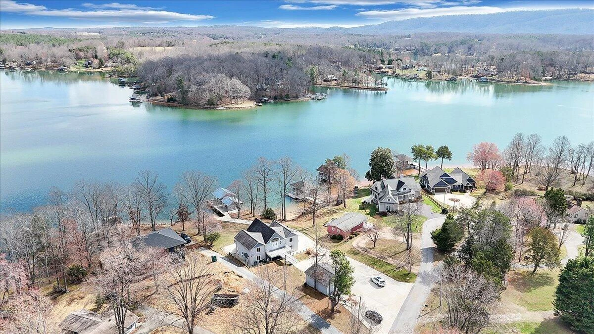 312 Spring DR - Photo 76