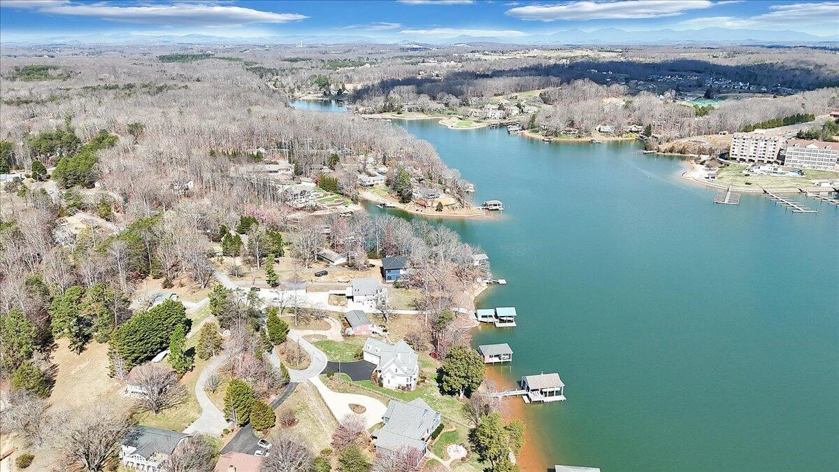 312 Spring DR - Photo 82