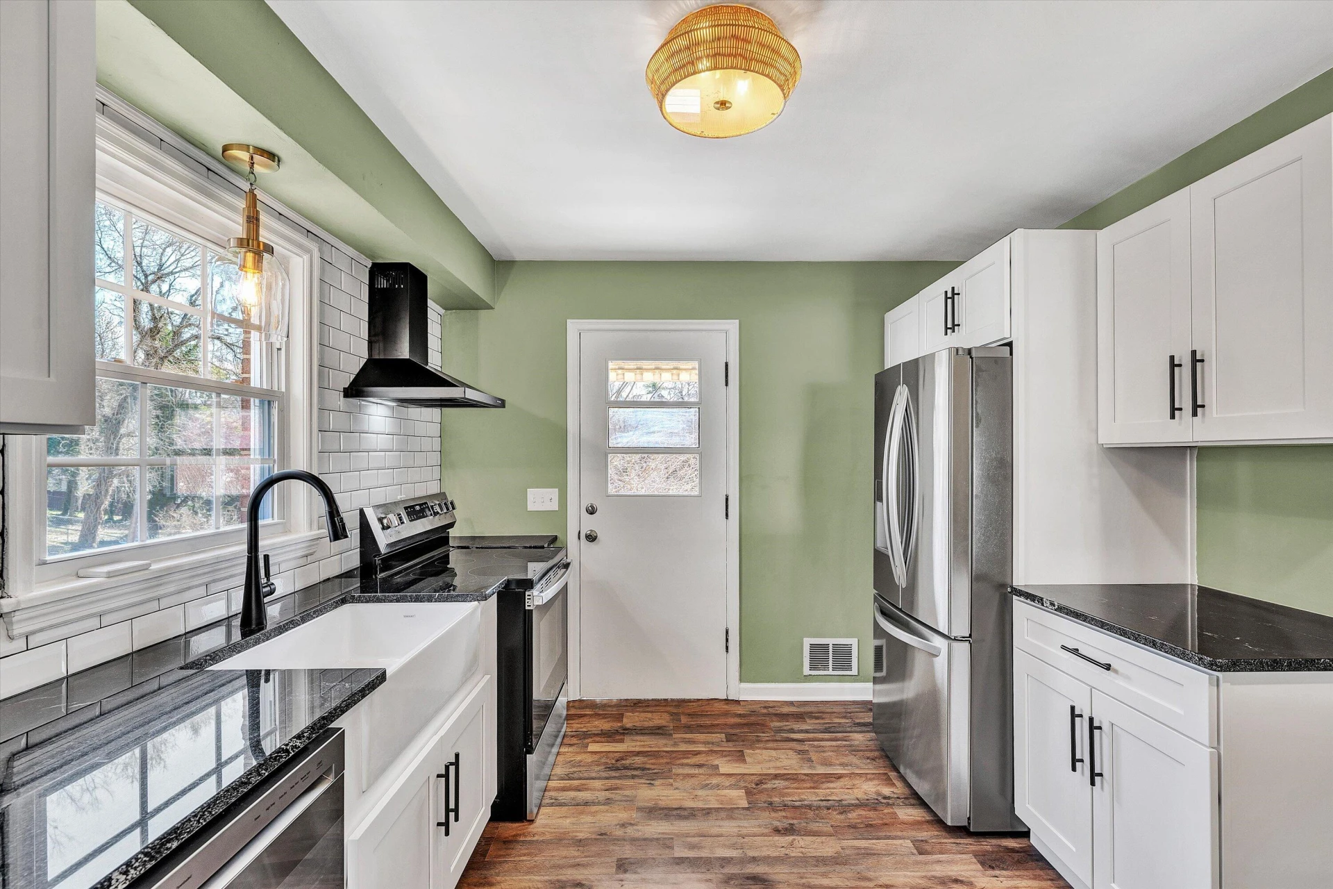 1210 Howbert AVE SW - Photo 12