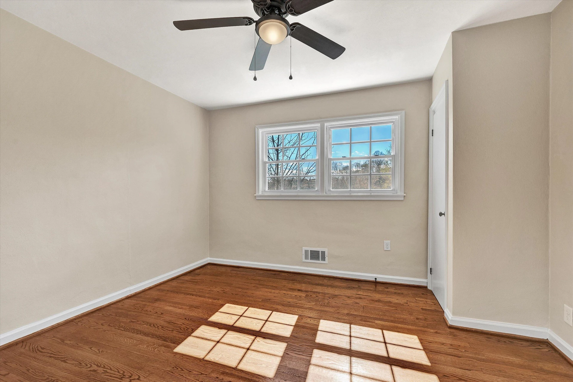 1210 Howbert AVE SW - Photo 17