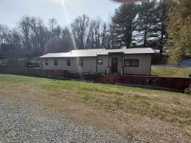 33 James River TER - Photo 16