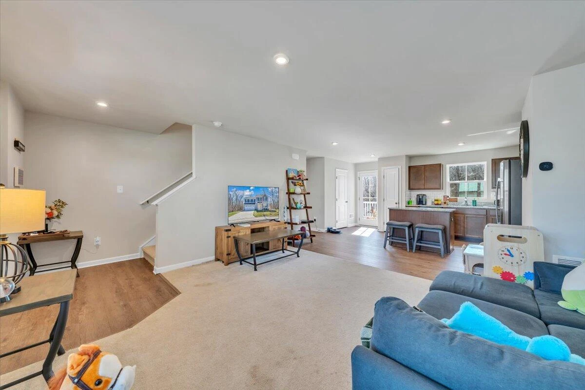 102 Ethan CT - Photo 8