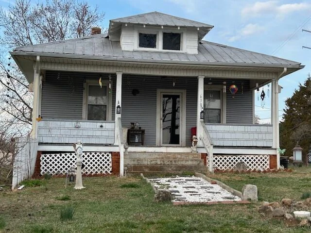 630 Columbia ST NE - Photo 2