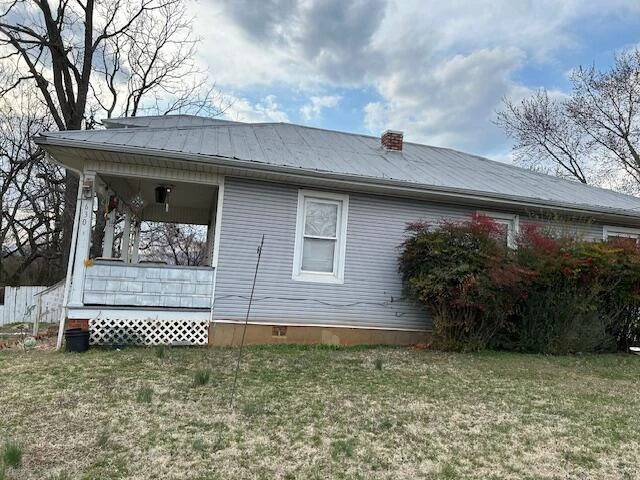 630 Columbia ST NE - Photo 3