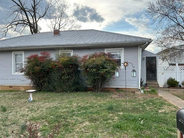 630 Columbia ST NE - Photo 4
