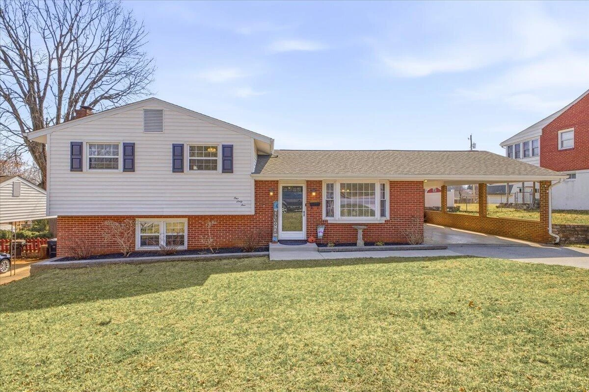 165 Oaklawn AVE NE - Photo 3