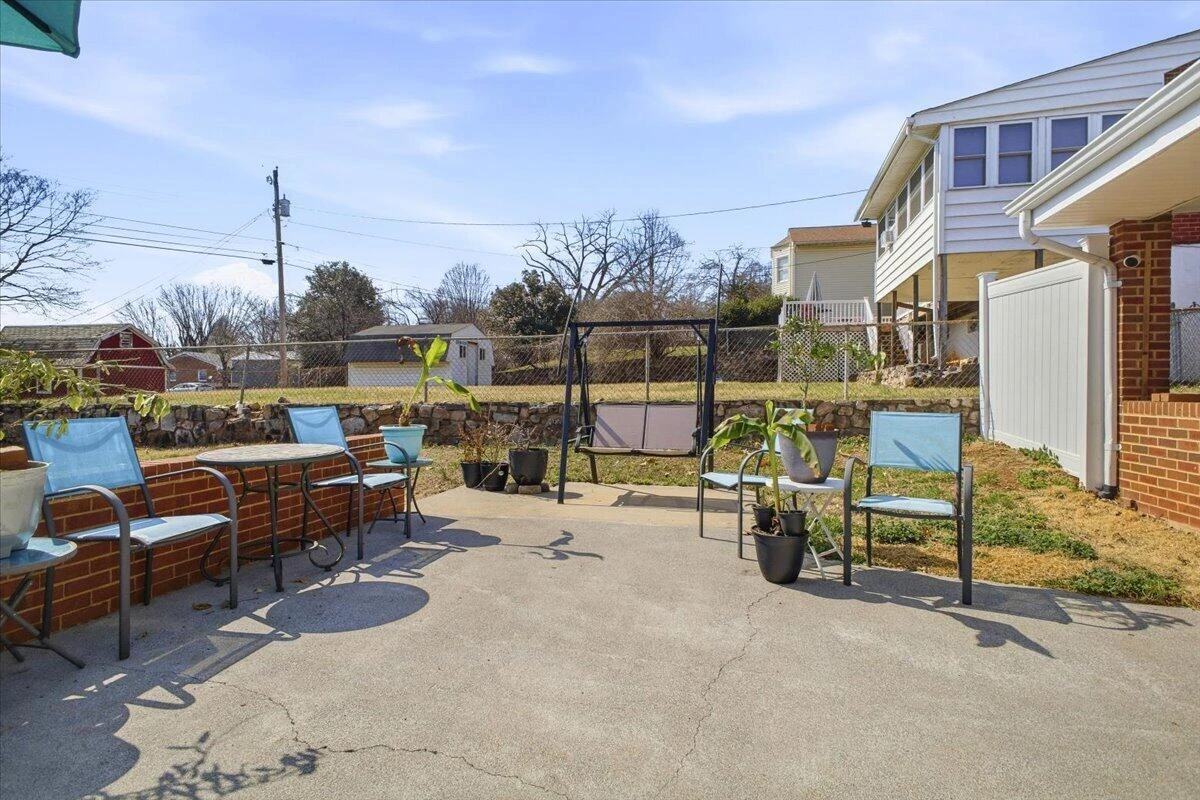 165 Oaklawn AVE NE - Photo 21