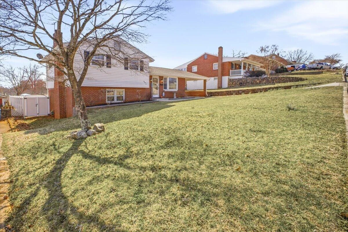 165 Oaklawn AVE NE - Photo 4