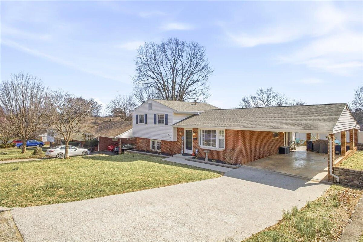 165 Oaklawn AVE NE - Photo 5