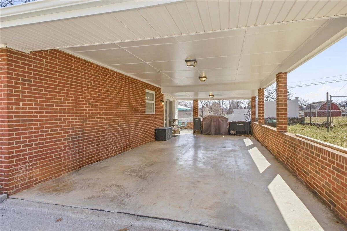 165 Oaklawn AVE NE - Photo 6