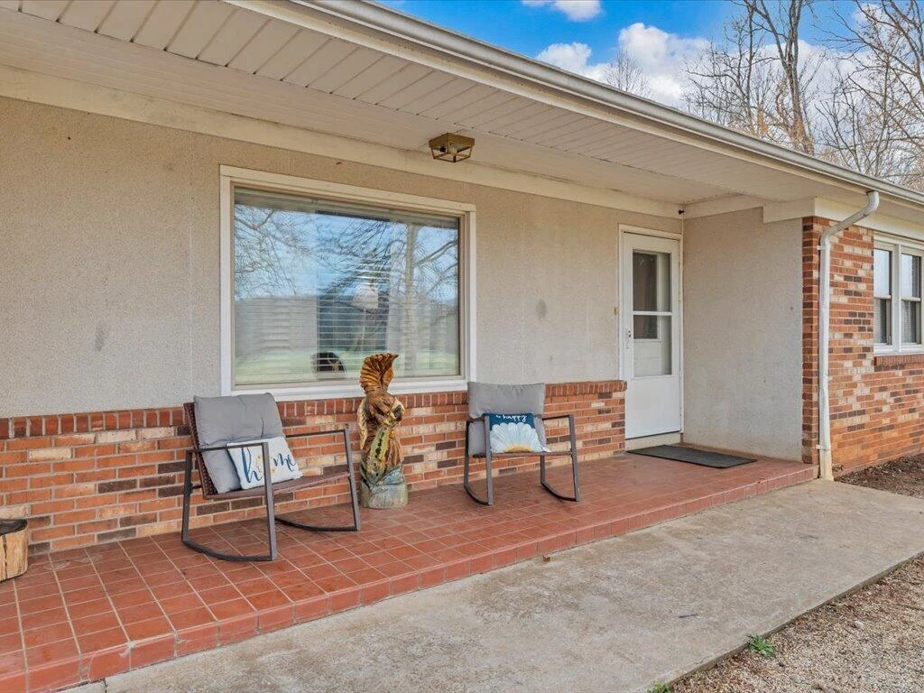 1136 S County Line RD - Photo 2