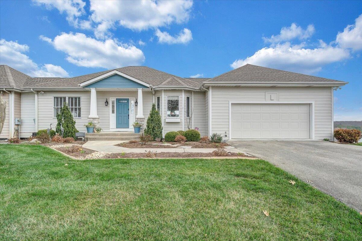 2302 Lake Retreat RD