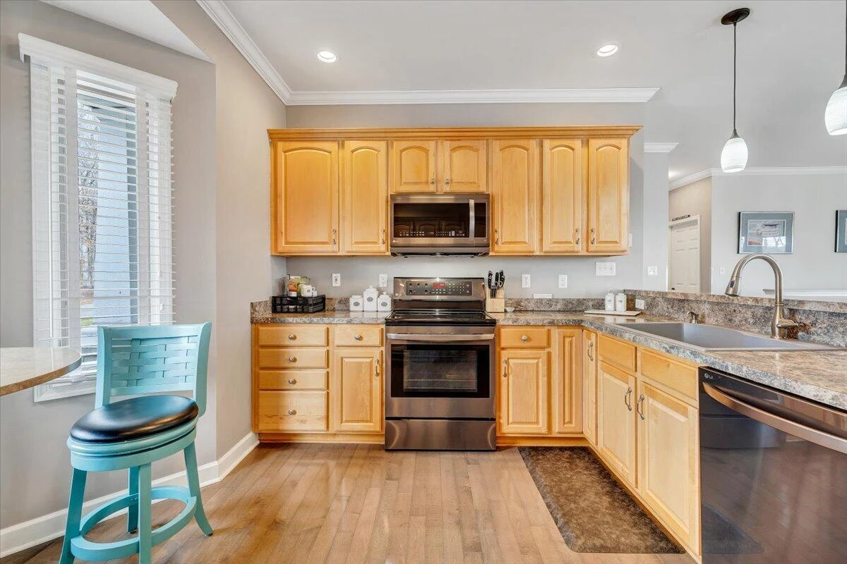 2302 Lake Retreat RD - Photo 11