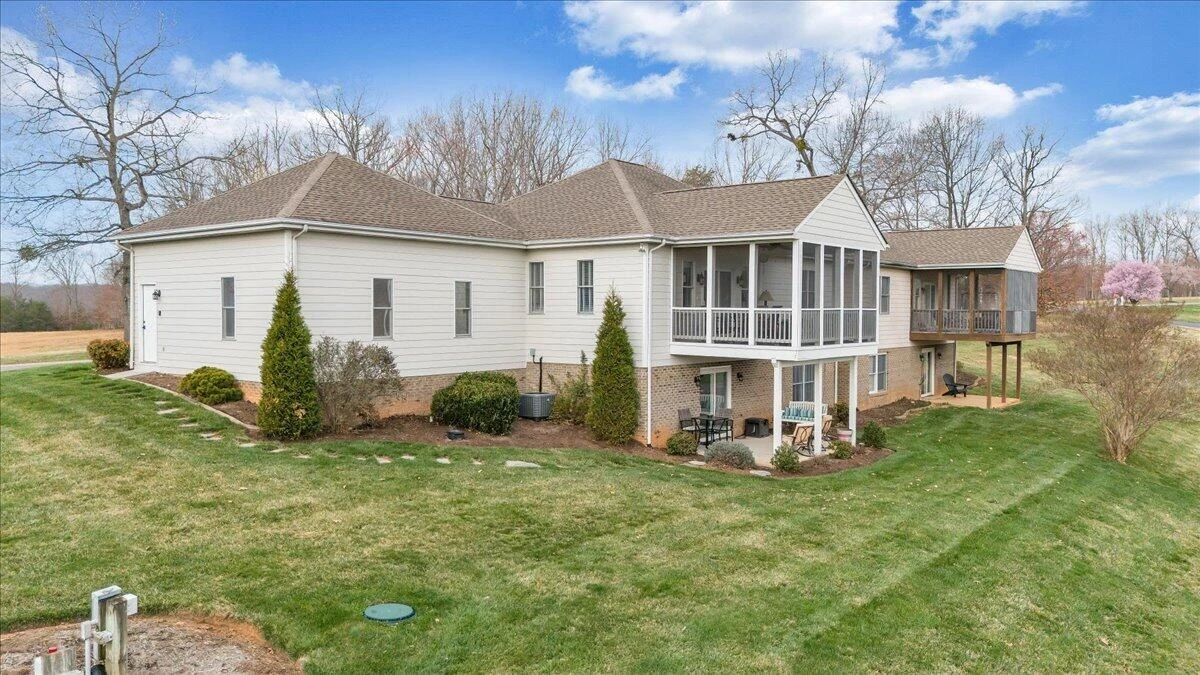 2302 Lake Retreat RD - Photo 2