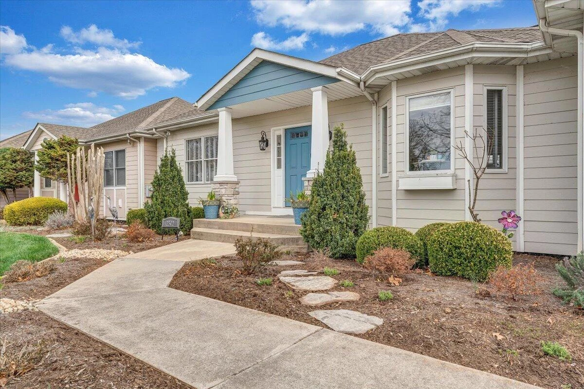 2302 Lake Retreat RD - Photo 3