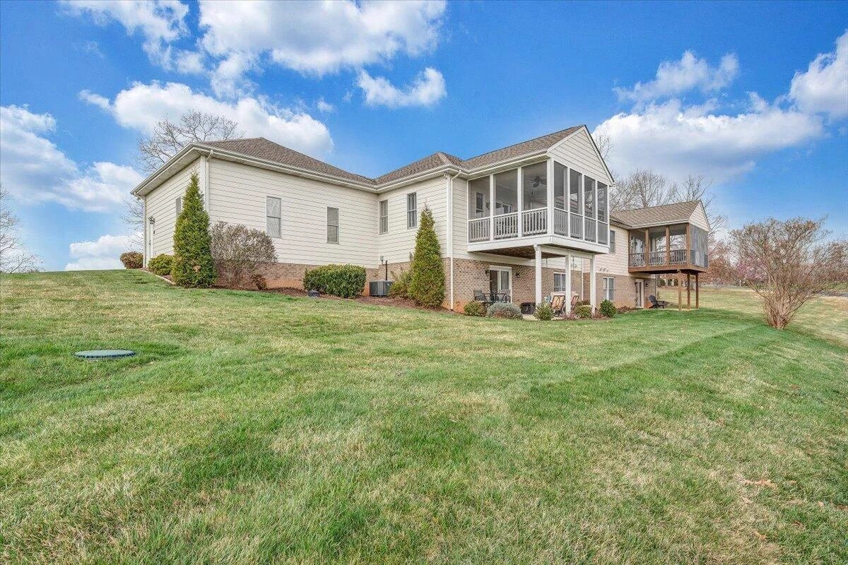 2302 Lake Retreat RD - Photo 61