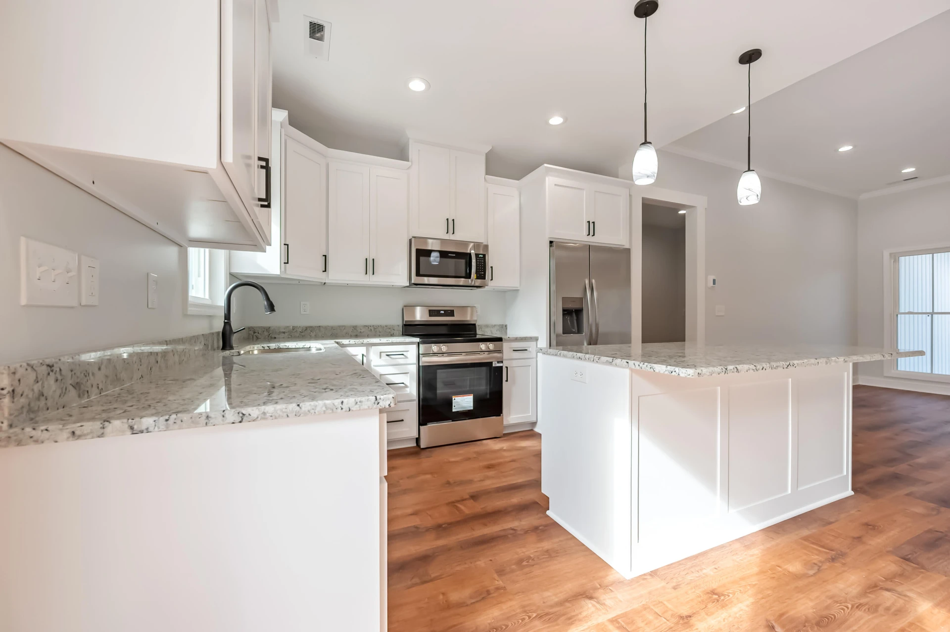 1047 Barberry RD SE - Photo 15