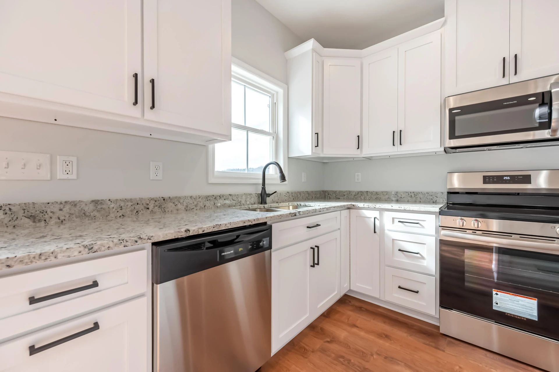 1047 Barberry RD SE - Photo 16