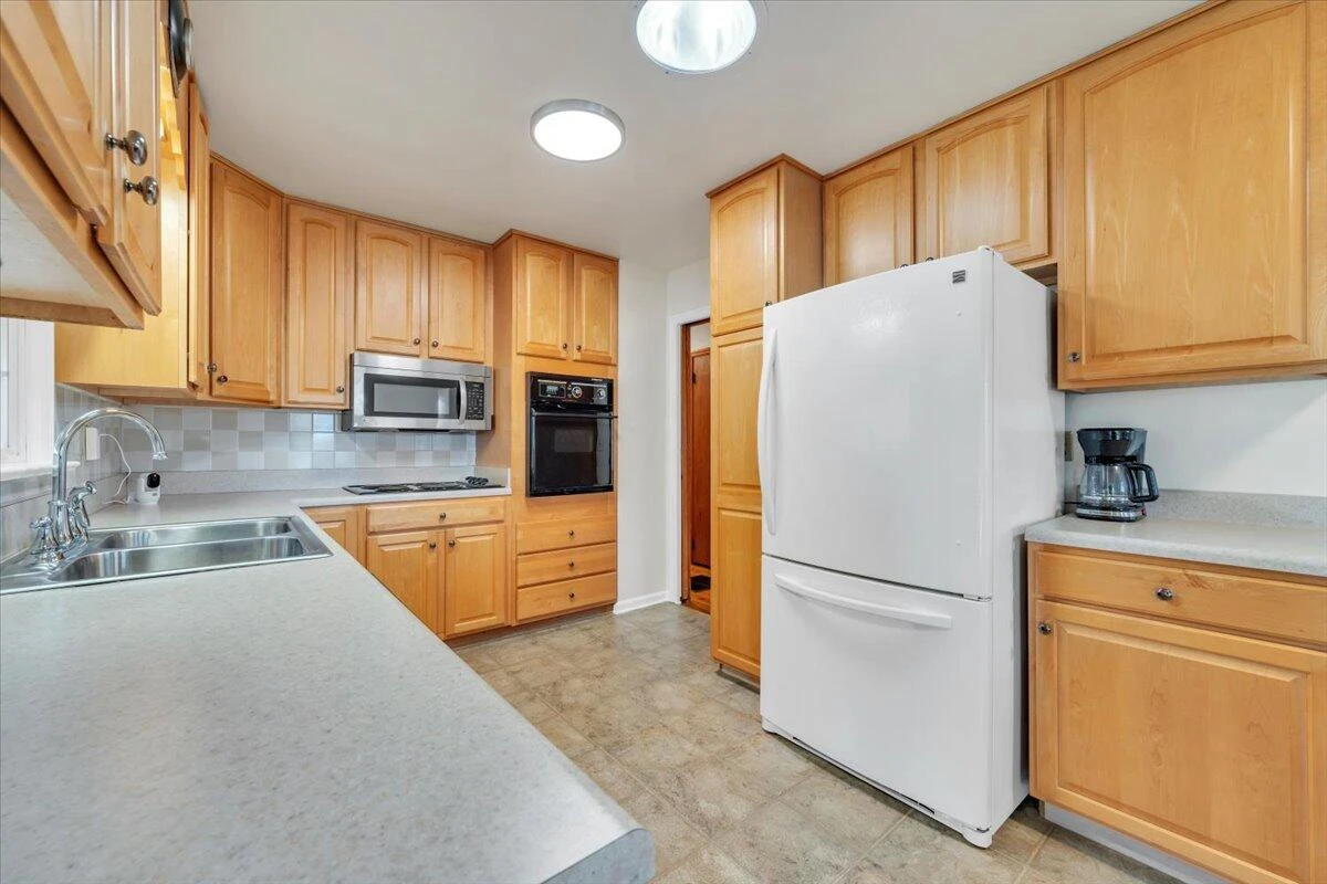1846 Pineview DR - Photo 11
