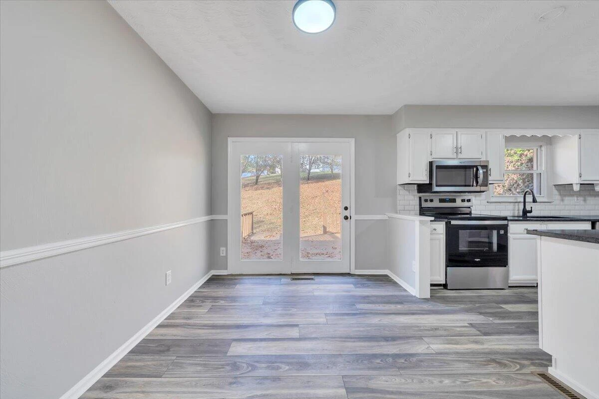 222 Maple DR - Photo 10