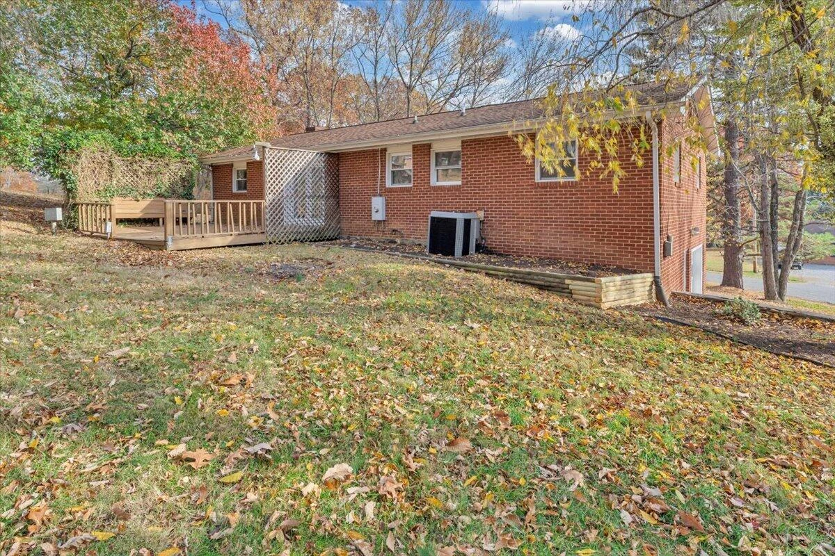 222 Maple DR - Photo 6