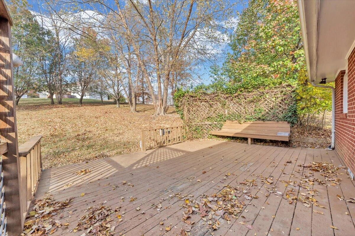 222 Maple DR - Photo 7