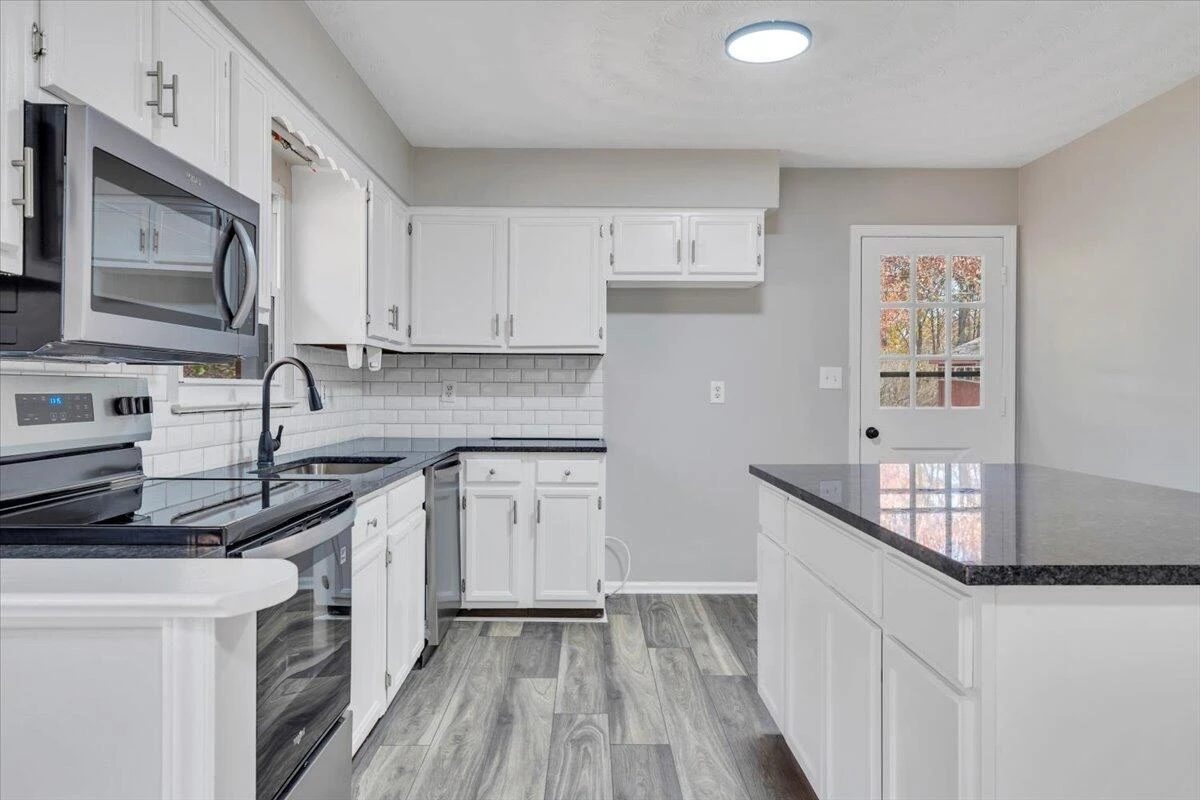 222 Maple DR - Photo 8