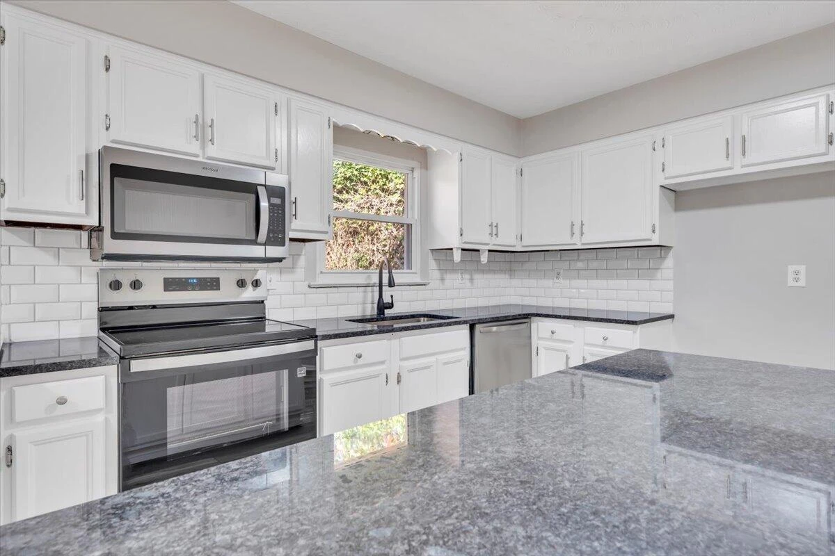 222 Maple DR - Photo 9
