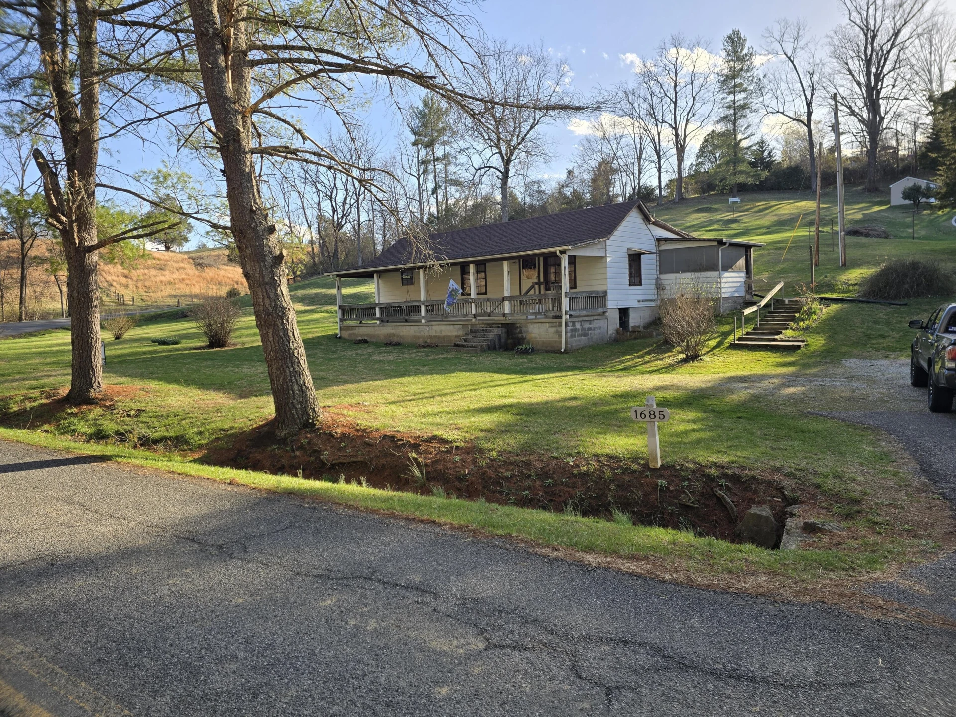 1685 Davis
