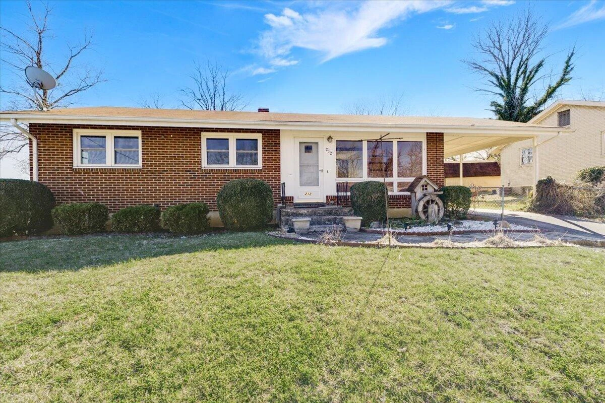 212 Cherryhill RD NW