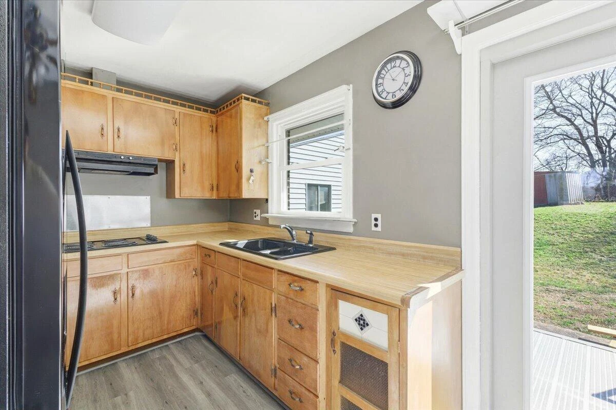 212 Cherryhill RD NW - Photo 10