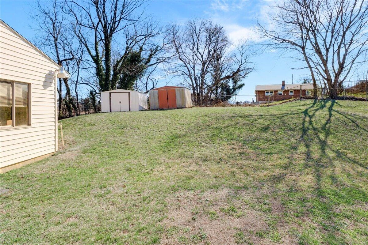 212 Cherryhill RD NW - Photo 13
