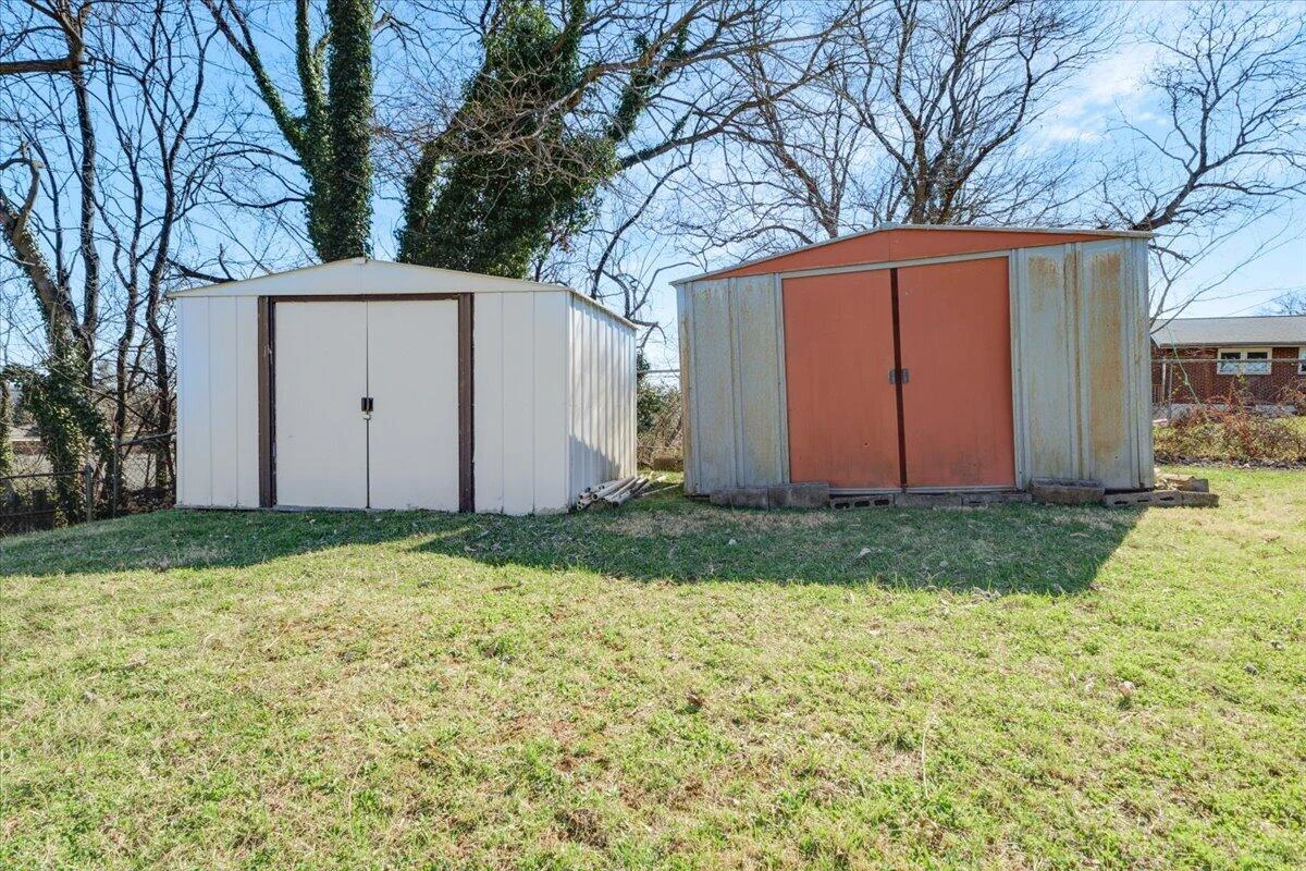 212 Cherryhill RD NW - Photo 16