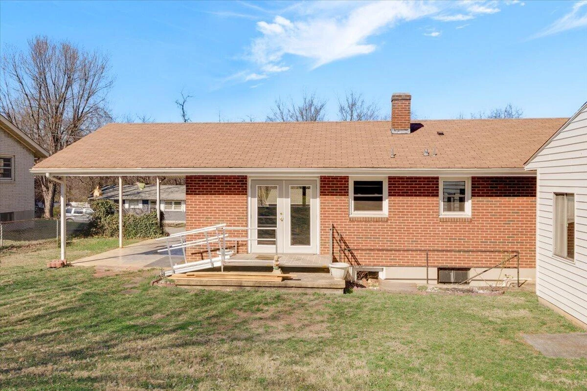 212 Cherryhill RD NW - Photo 17