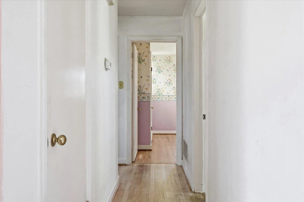 212 Cherryhill RD NW - Photo 18