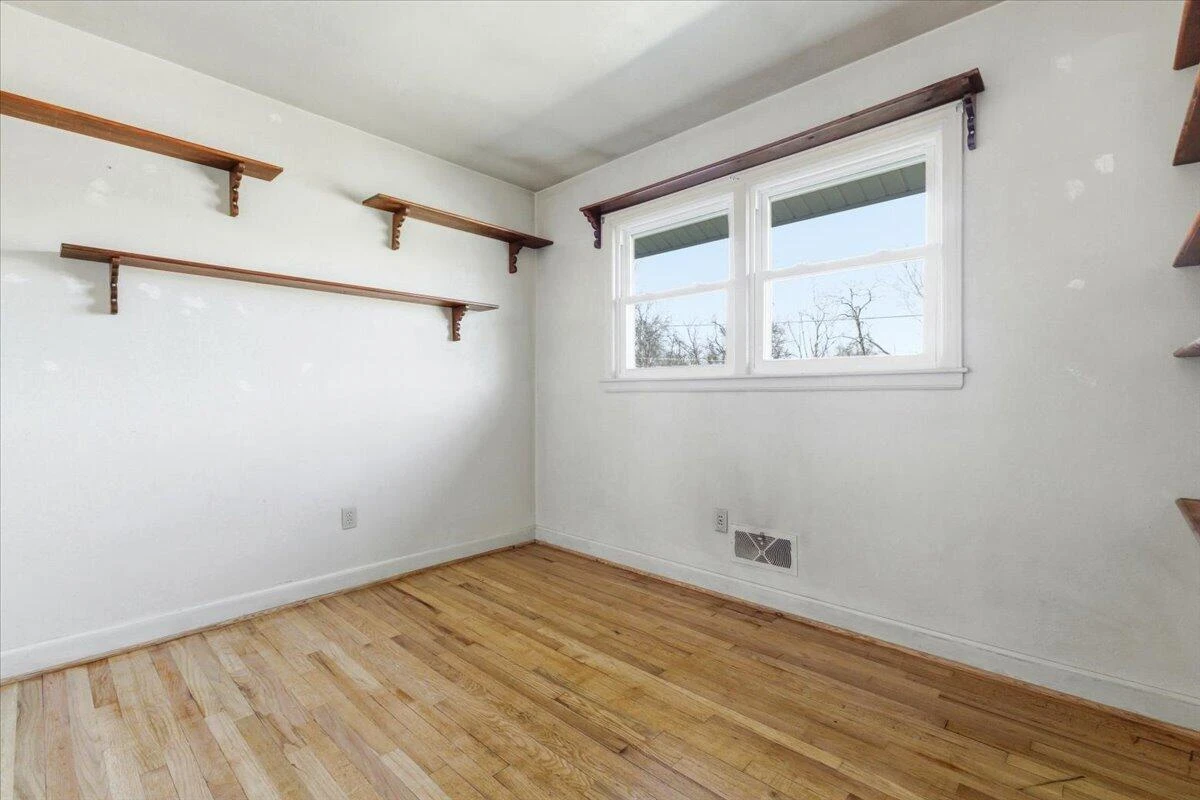 212 Cherryhill RD NW - Photo 25