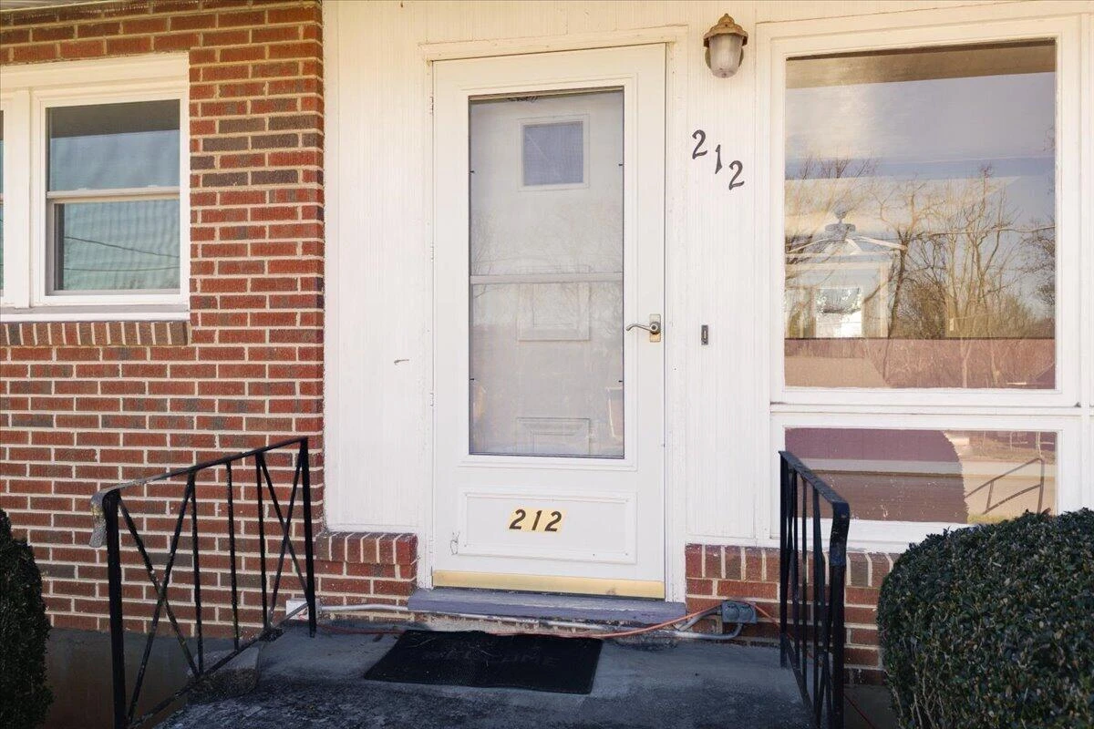 212 Cherryhill RD NW - Photo 5