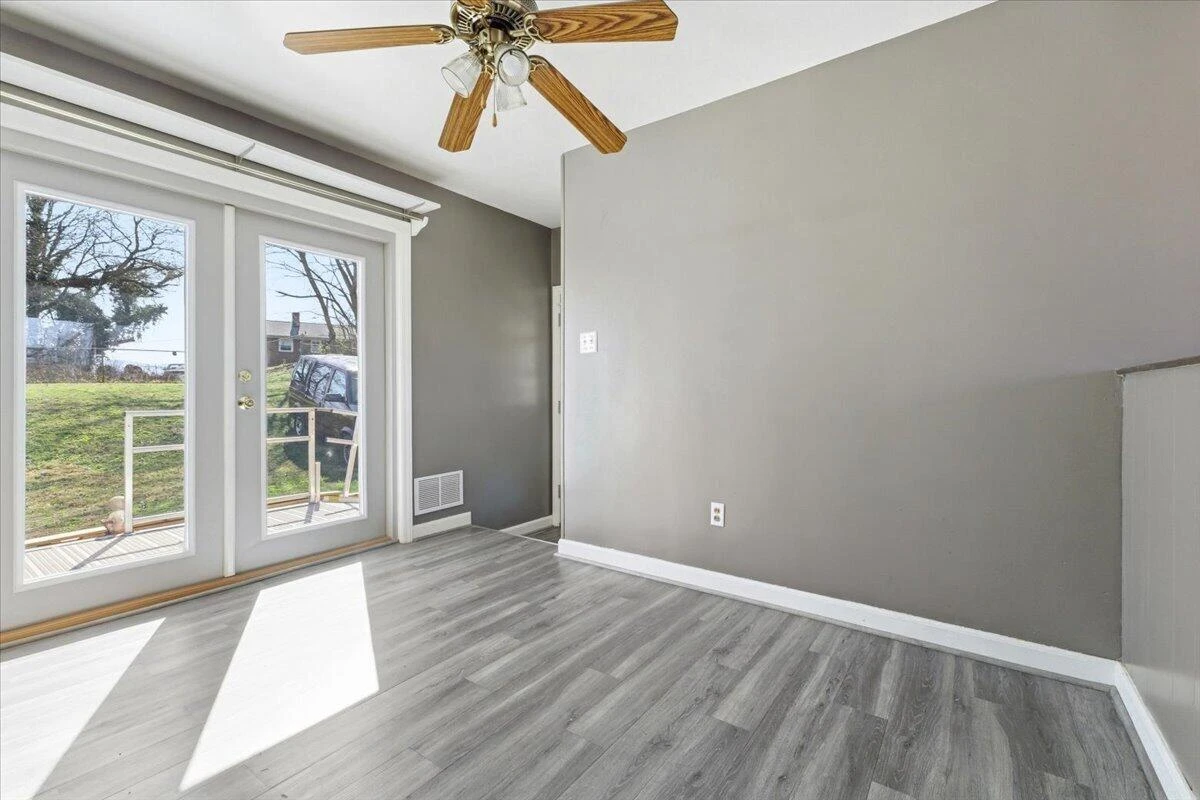212 Cherryhill RD NW - Photo 9